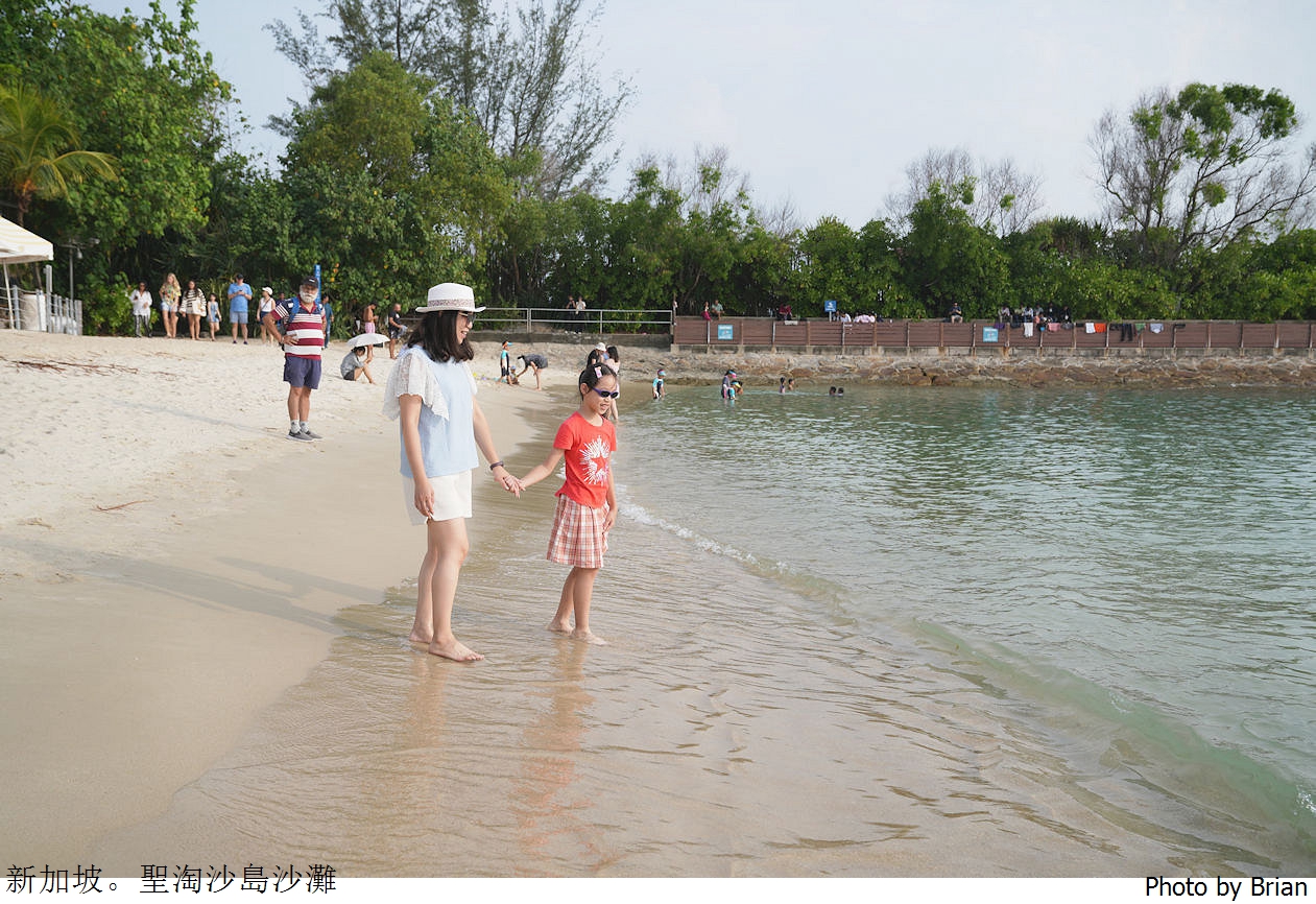 新加坡聖陶沙島沙灘。新加坡渡假勝地聖淘沙島南端 Siloso Beach 沙灘戲水