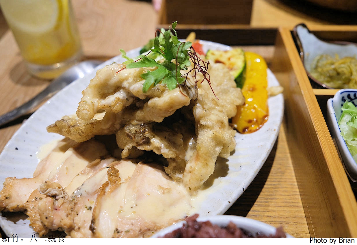 新竹巨城美食八二親食三民店。日式文青美店蔬菜葷食美好比例