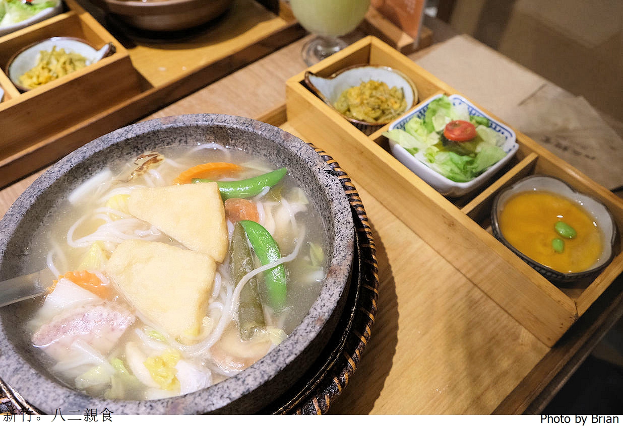 新竹巨城美食八二親食三民店。日式文青美店蔬菜葷食美好比例