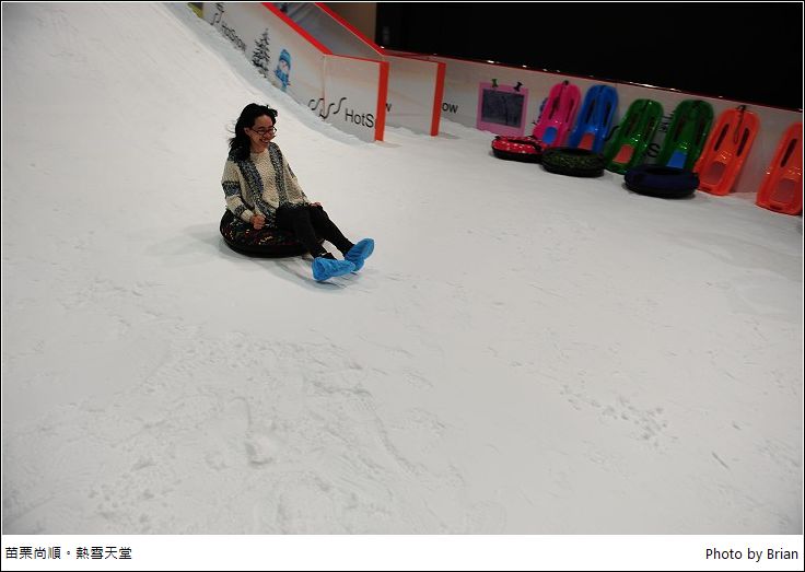 苗栗尚順廣場熱雪天堂。國內第一座室內常溫滑雪場、小朋友玩雪初體驗 @布萊恩:觀景窗看世界。美麗無限
