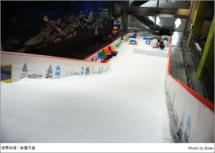 苗栗尚順廣場熱雪天堂。國內第一座室內常溫滑雪場、小朋友玩雪初體驗 @布萊恩:觀景窗看世界。美麗無限