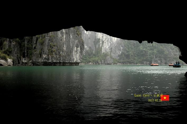 北越下龍灣。群山環繞神秘洞(Luon Cave) @布萊恩:觀景窗看世界。美麗無限