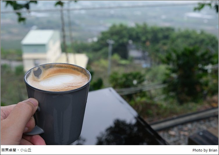 苗栗卓蘭小山丘hillside。中豐公路 145.5K 品嘗在地咖啡豆搭配香腸 @布萊恩:觀景窗看世界。美麗無限